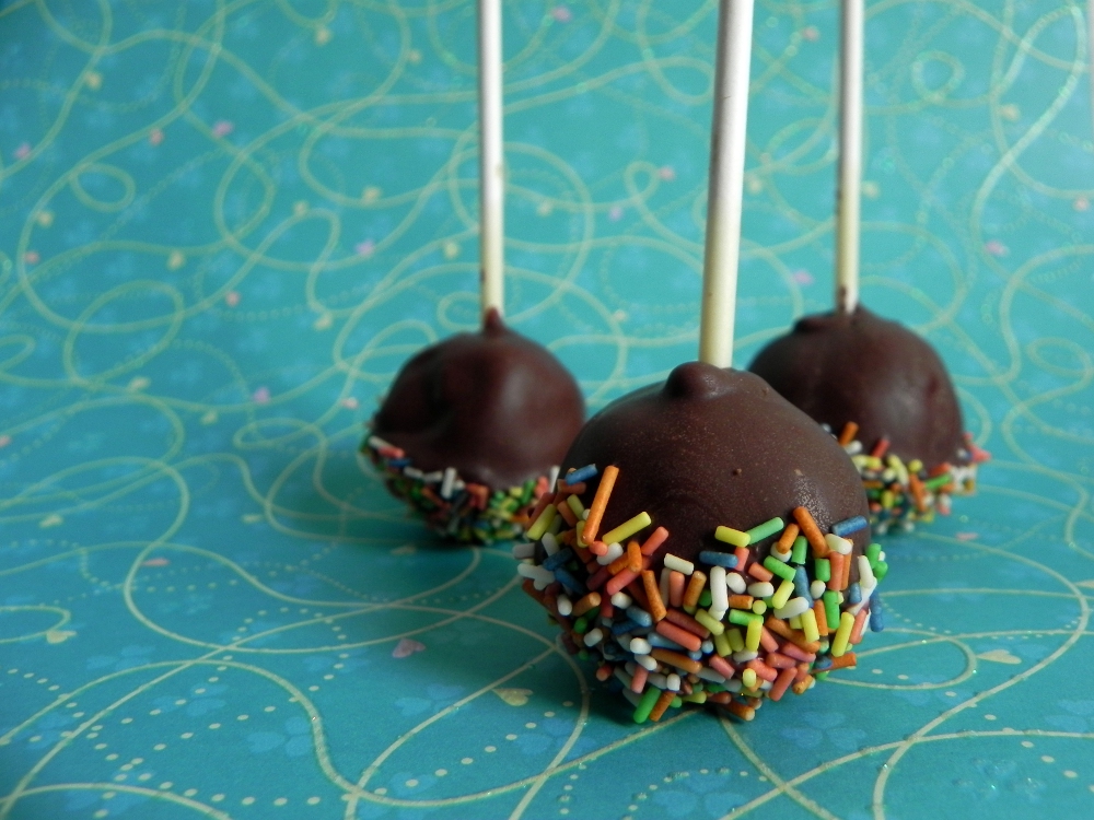 Triple Chocolate Cake Pops | Tiny Kitchen Blog