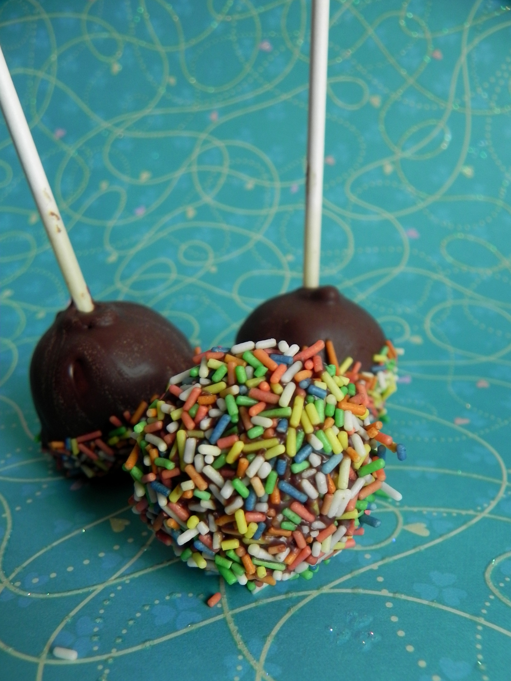 Triple Chocolate Cake Pops | Tiny Kitchen Blog